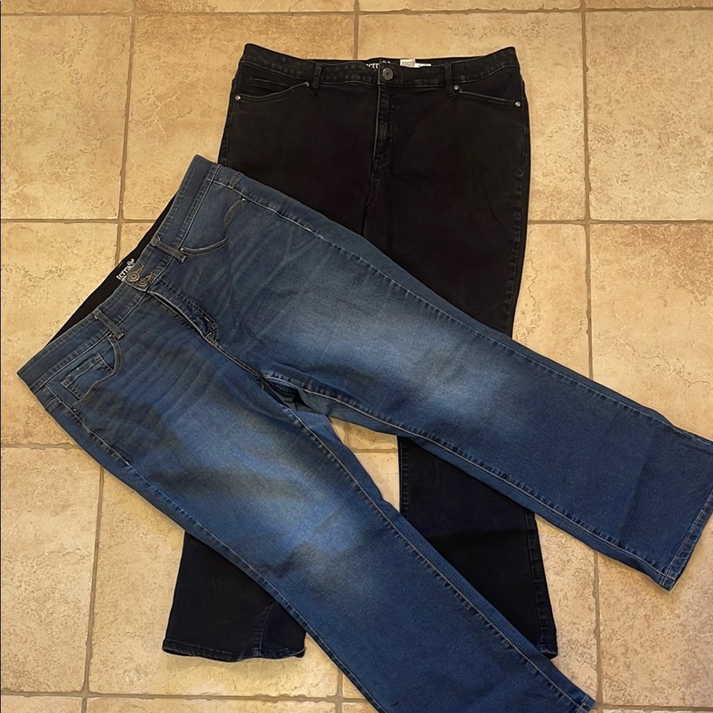 2 pair Women's Terra & Sky Bootcut (Blue and Black) Jeans Sz 18W